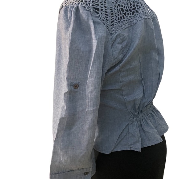 Papaya Women's‎ Light Blue Button Down Shirt, Size Large - Picture 4 of 10